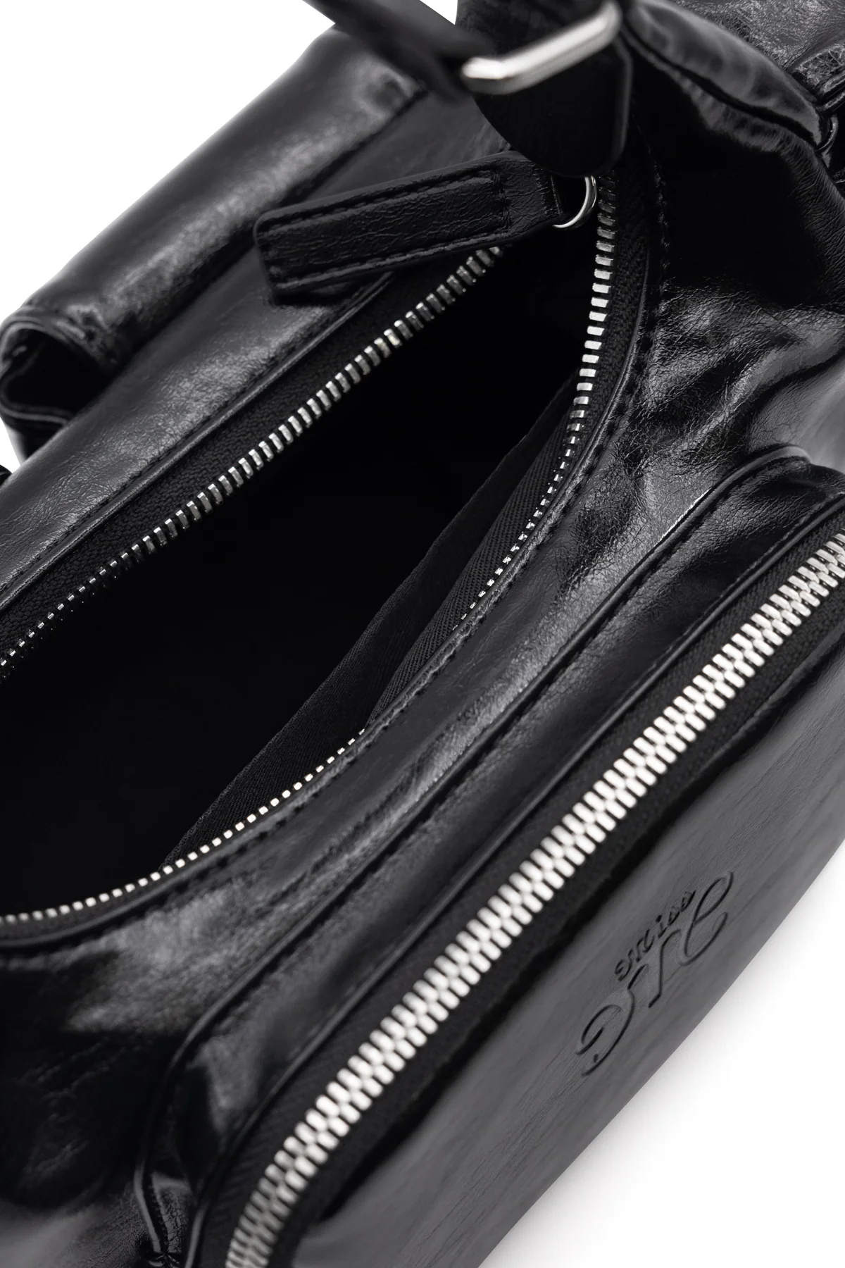 Jet Set Utility Shoulder Bag - Image 4